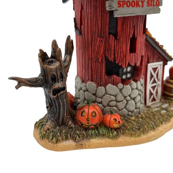 Hawthorne Village Disney Halloween Harvest Village Lighted Goofy's Spooky Silo - Picture 8 of 14